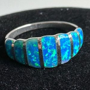 Beautiful faux turquoise ring with metal band